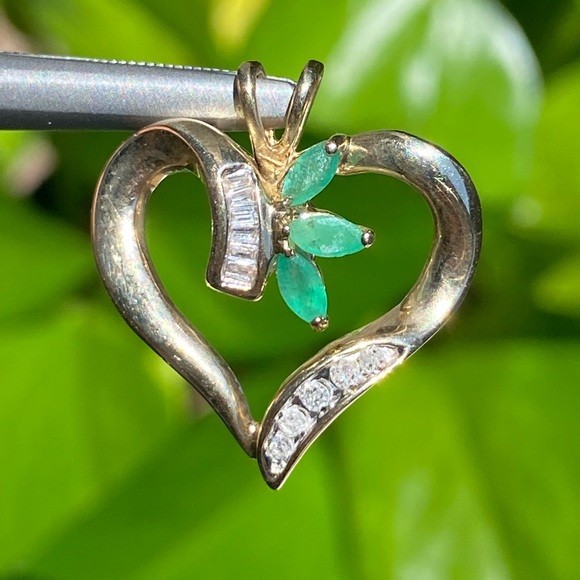 10KT diamond 💎 and emerald heart - Picture 17 of 17